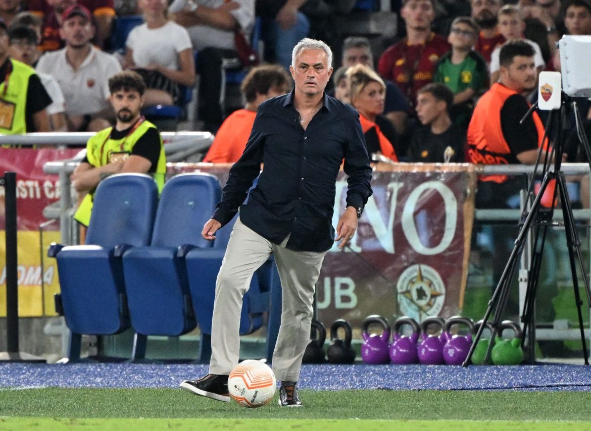 Reporter shares update on West Ham Mourinho move amid Lopetegui pressure